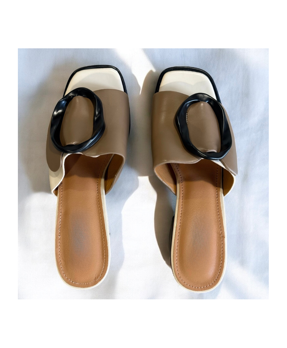MULES NOIRES ET BEIGES