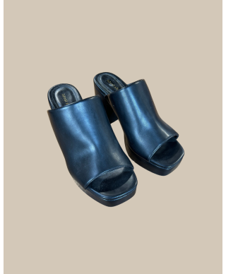 MULES À TALONS NOIRES