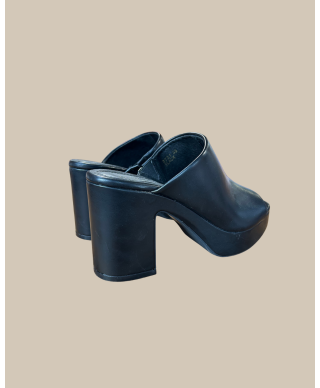 MULES À TALONS NOIRES