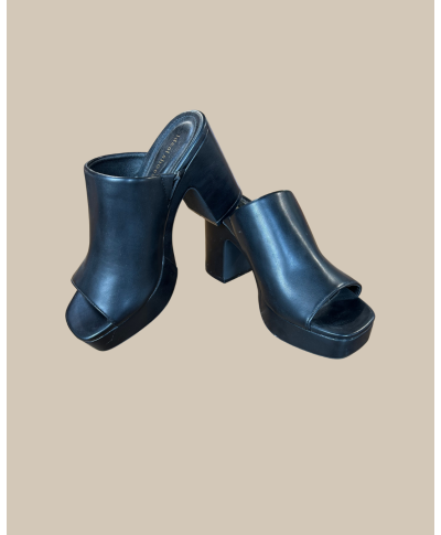 MULES À TALONS NOIRES